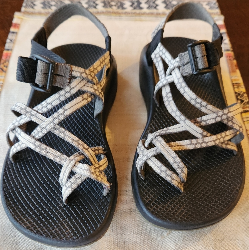 Women's Chacos ZX/2 Grey/White Sandals Size 7 WIDE